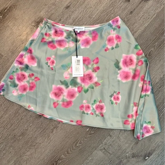 WeWoreWhat Romantic Rose Print Mini Slip Skirt Size 2,10 NWT - Picture 2 of 8